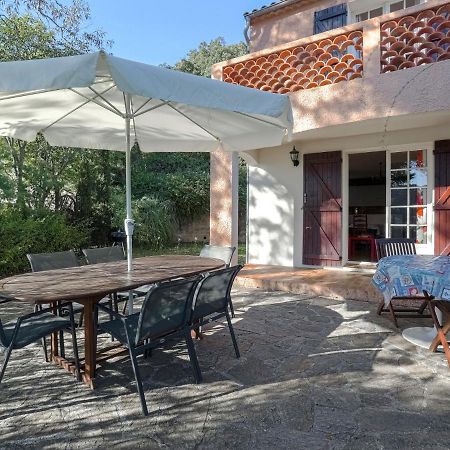 Snug Holiday Home In Bormes Les Mimosas With Pool Eksteriør bilde