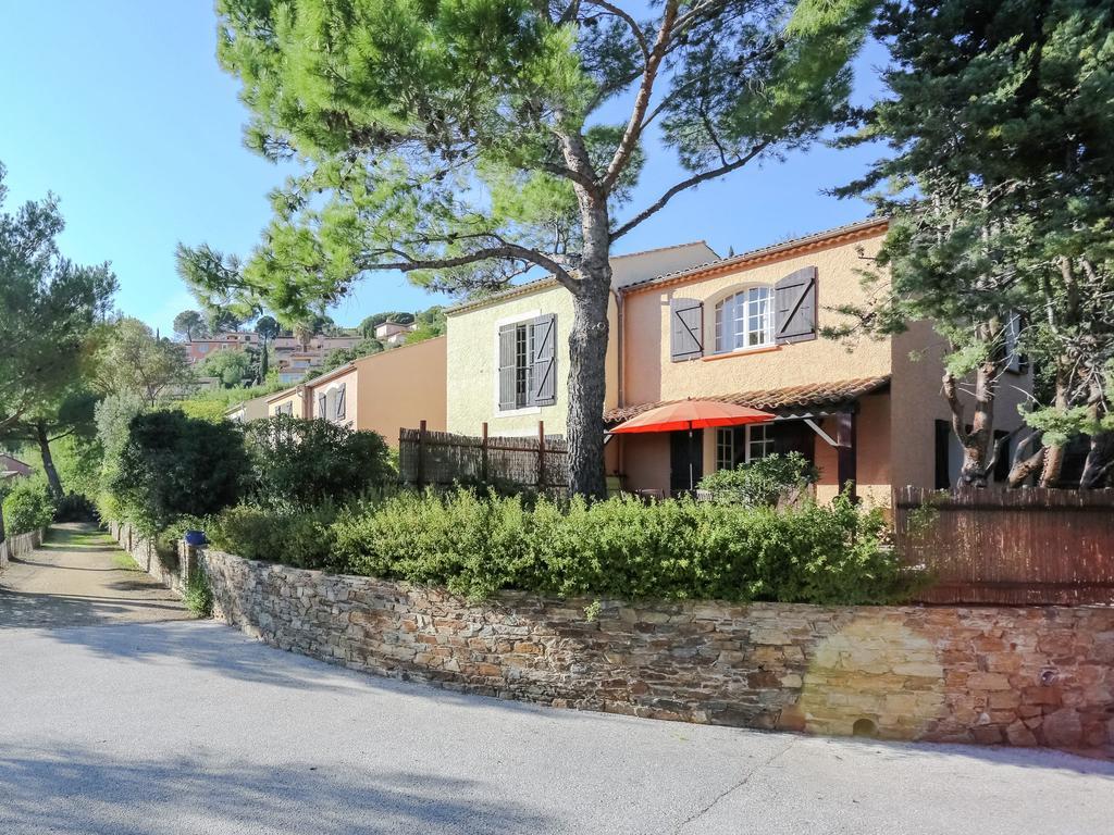 Snug Holiday Home In Bormes Les Mimosas With Pool Eksteriør bilde