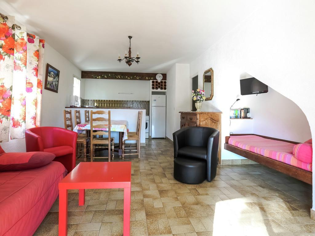 Snug Holiday Home In Bormes Les Mimosas With Pool Eksteriør bilde